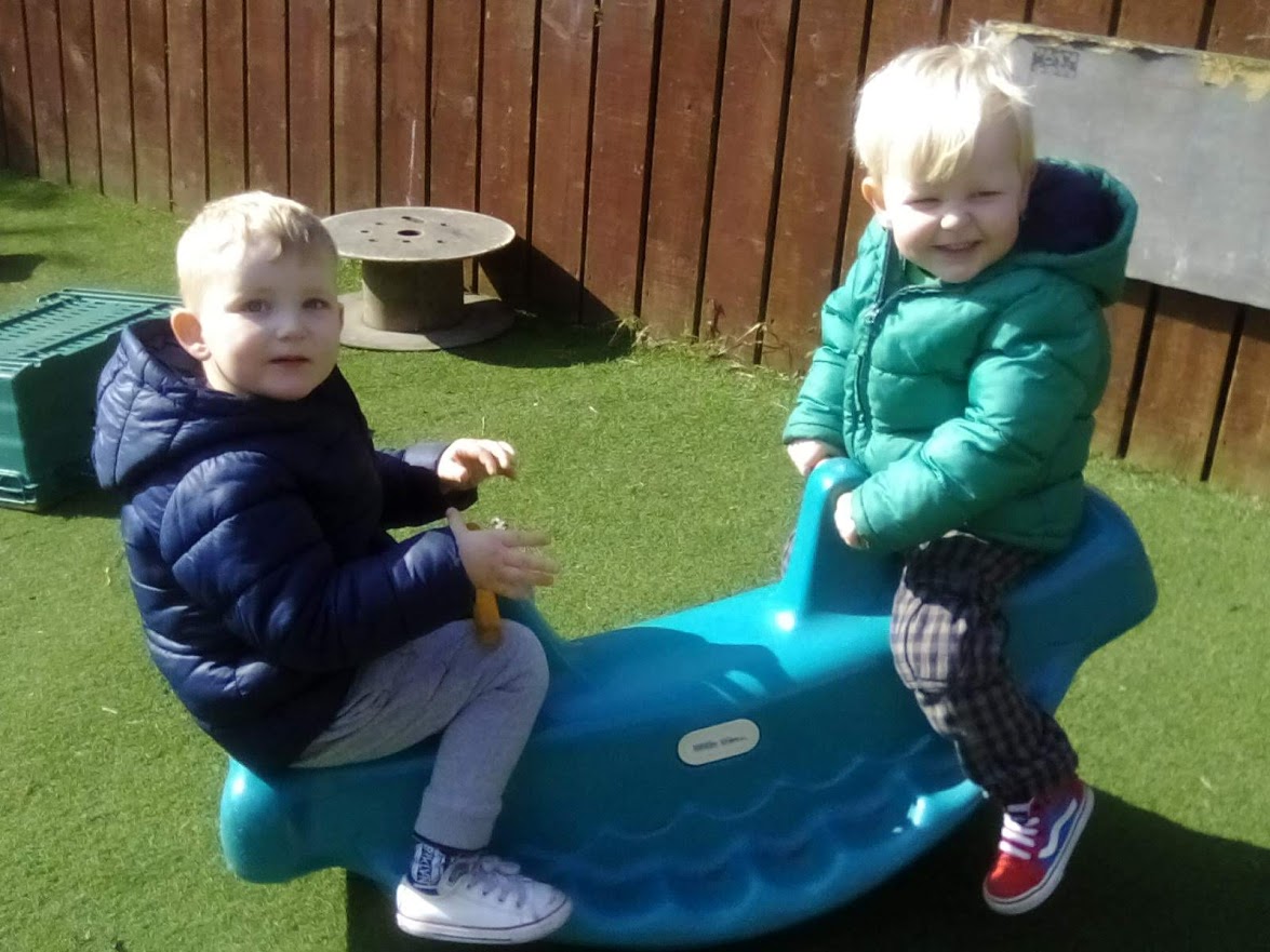 Toddlers in the garden – linksnursery.co.uk